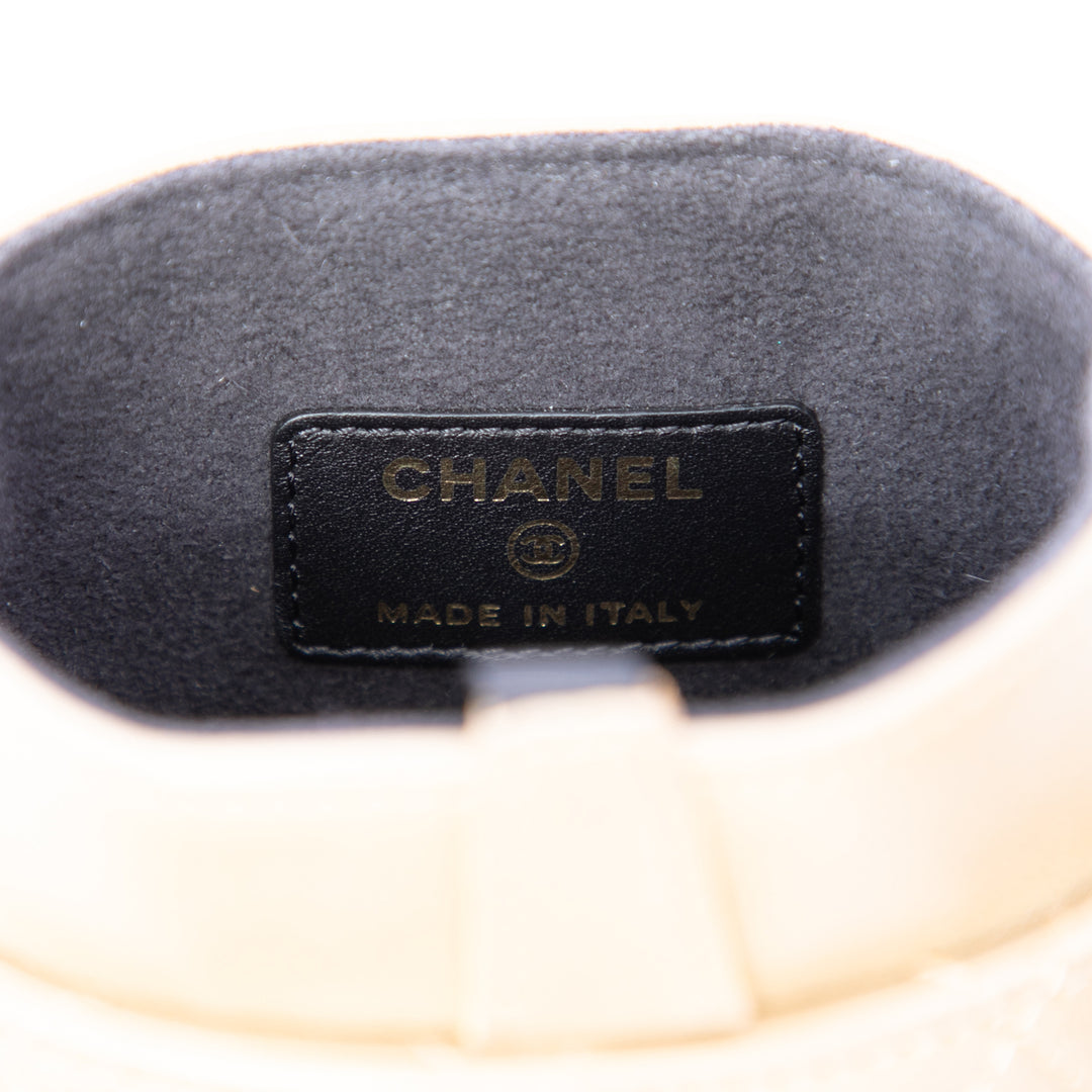 Chanel CC Matelassé et clouté Métallisé Sac rond à chaîne Étui téléphone Cuir d'agneau Doré – vue 5 – GABY PARIS