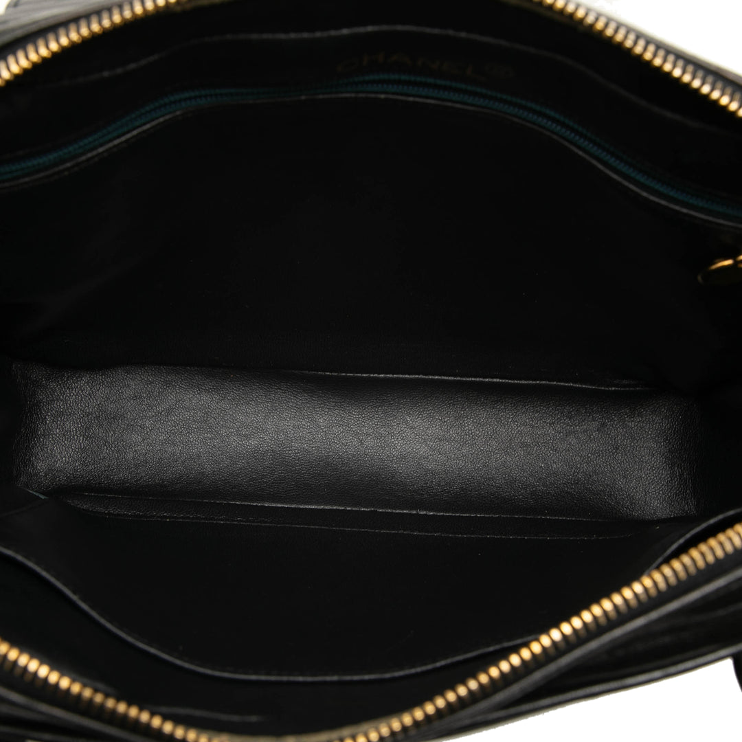 Chanel Matelassé Sac Cuir d'agneau Noir – vue 4 – GABY PARIS