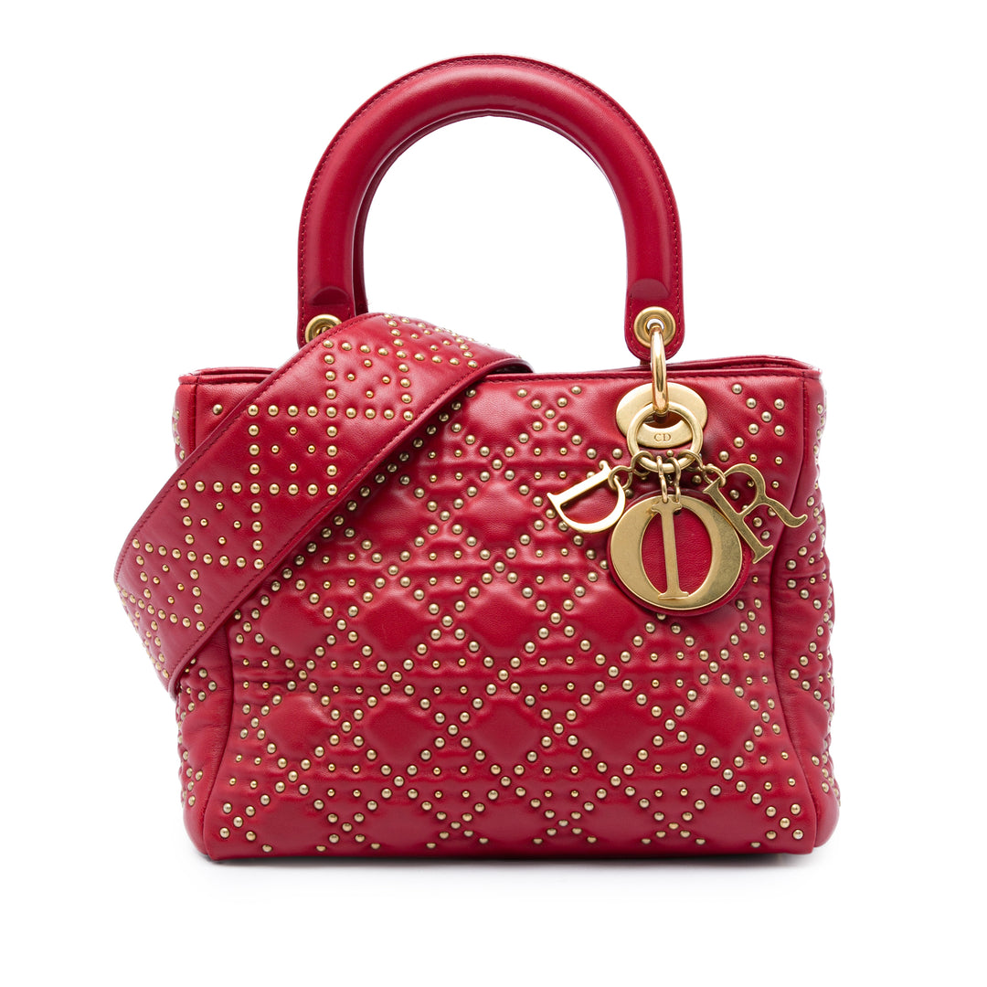 Dior Sac à main Lady Dior Cannage clouté Souple Moyen Cuir d'agneau Rouge – vue principale – GABY PARIS
