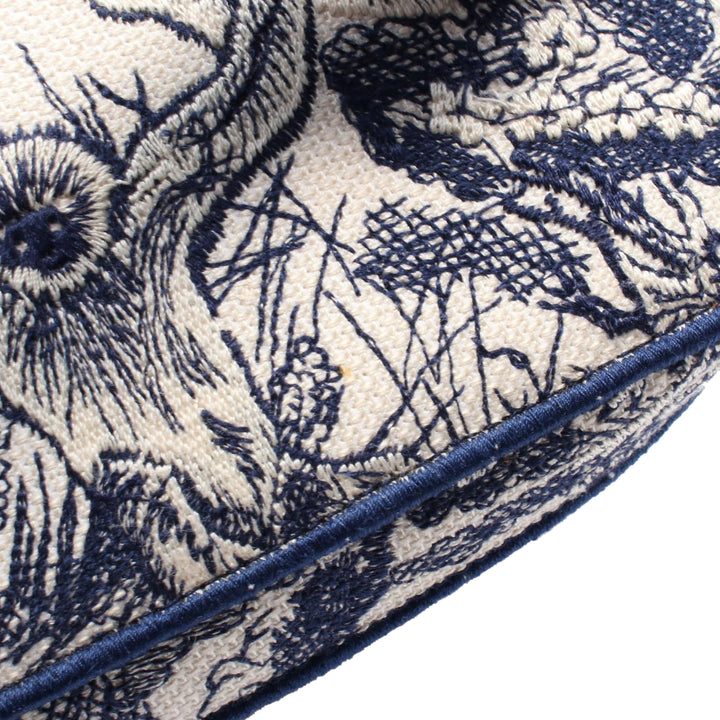 Toile De Jouy Embroidered Canvas Diortravel Vanity Case Blue - Gaby Paris
