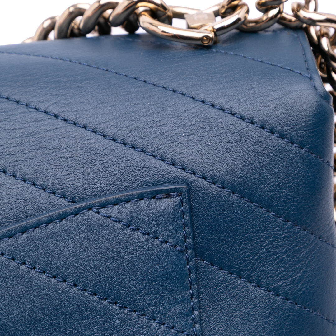 Chanel Medium Cuir de veau Coco Chevron Envelope à rabat