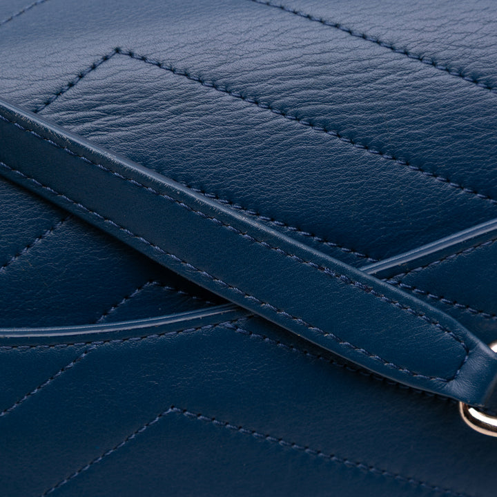 Chanel Medium Cuir de veau Coco Chevron Envelope à rabat