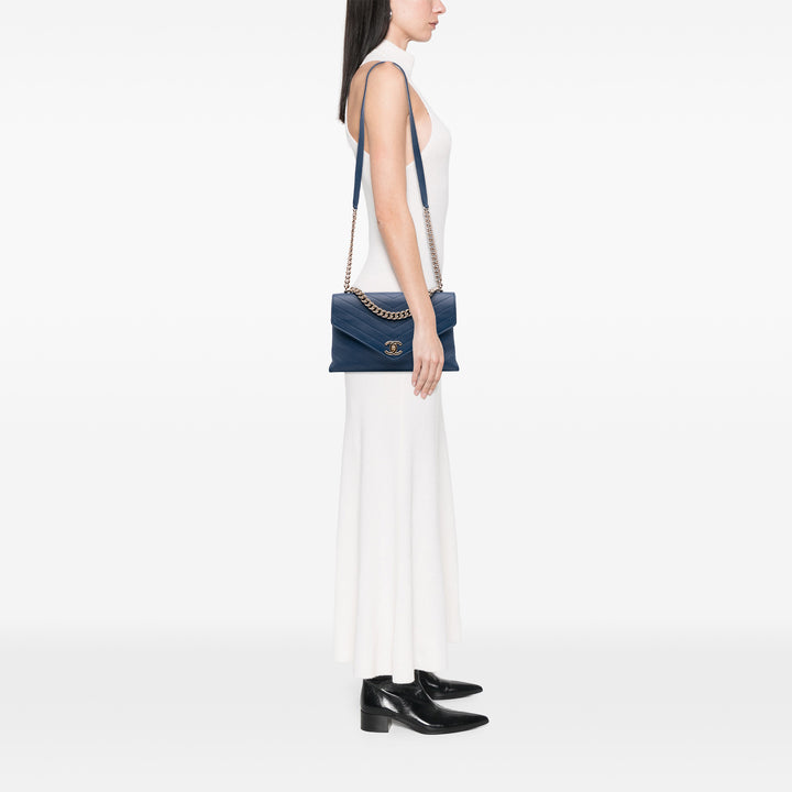 Chanel Medium Cuir de veau Coco Chevron Envelope à rabat
