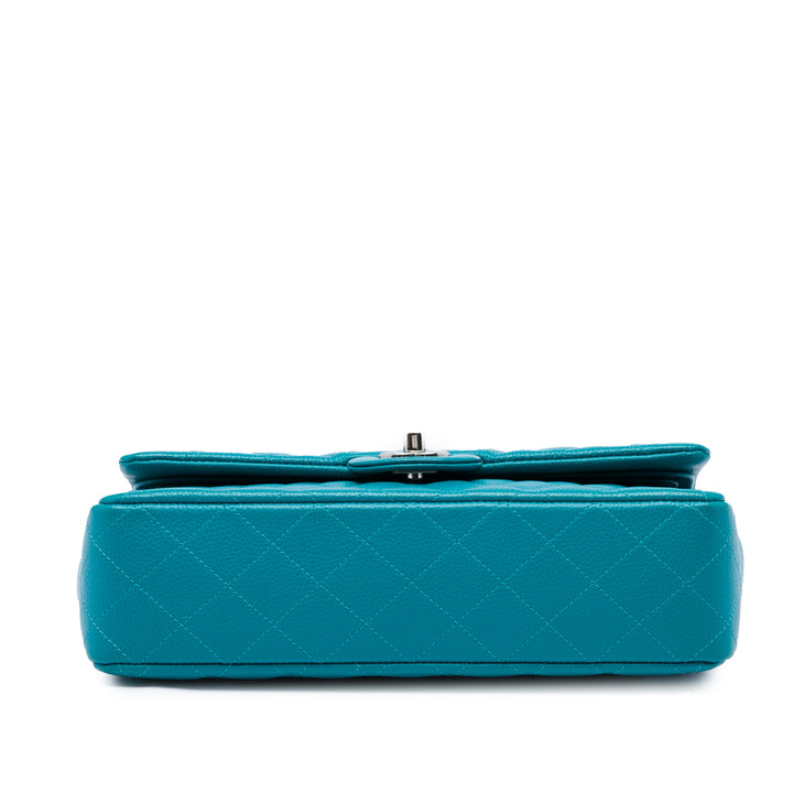 Chanel Classic Irisé Double rabat Moyen Cuir caviar Bleu – vue 3 – GABY PARIS