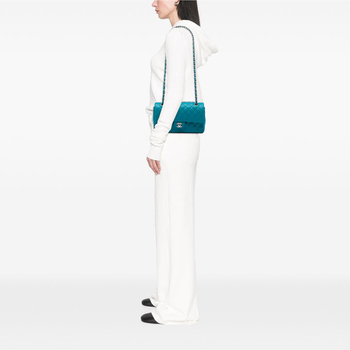 Chanel Classic Irisé Double rabat Moyen Cuir caviar Bleu – vue 5 – GABY PARIS