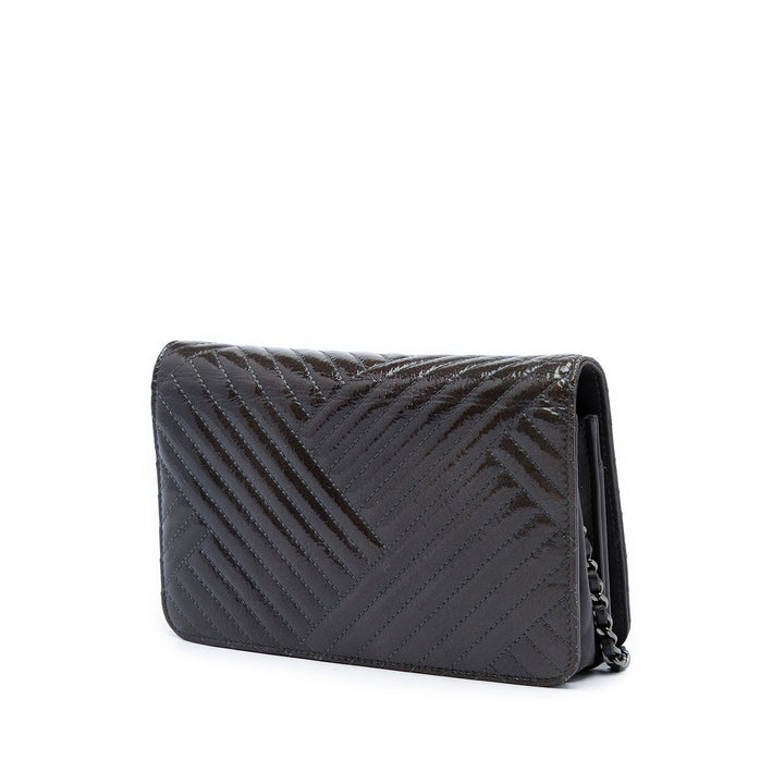 Chanel Sac bandoulière CC Distressed Chevron Crossing Wallet on Chain Marron – vue 2 – GABY PARIS