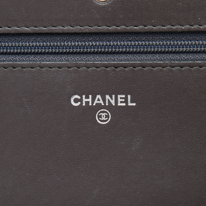 Chanel Sac bandoulière CC Distressed Chevron Crossing Wallet on Chain Marron – vue 5 – GABY PARIS