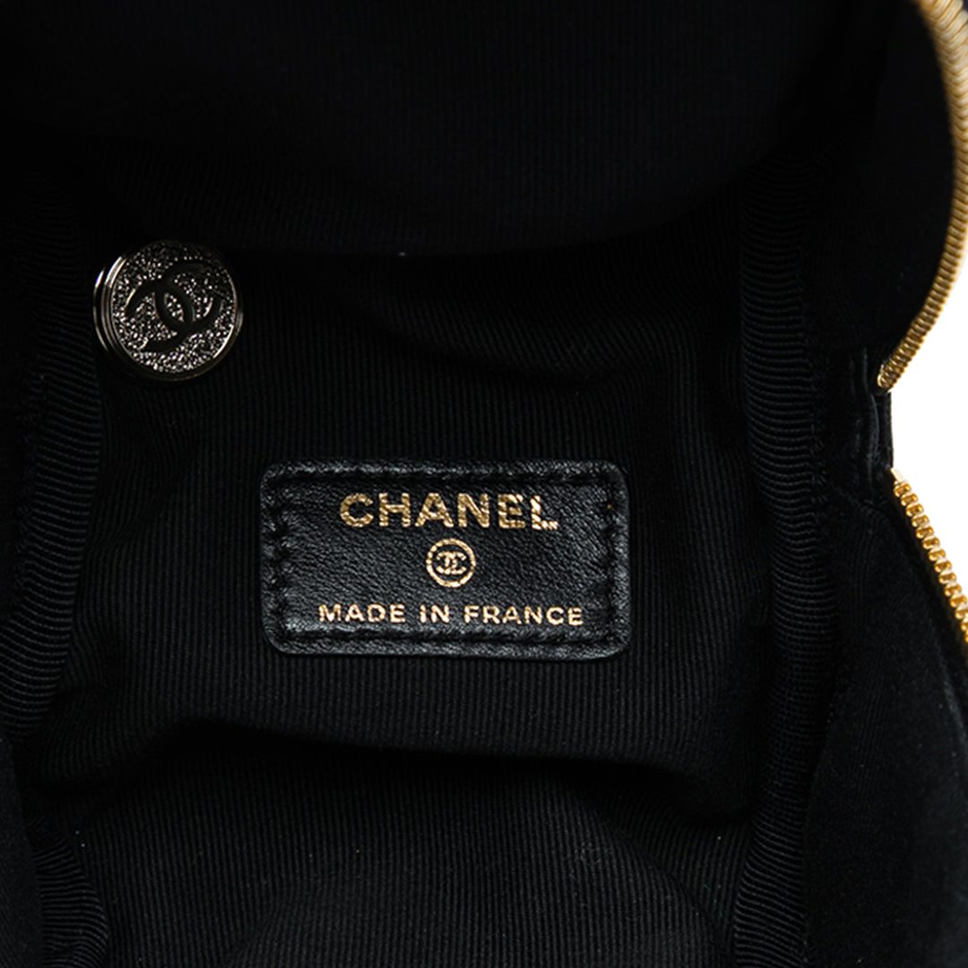 Chanel CC Matelassé Cube Wristlet Vanity Cuir d'agneau Noir – vue 4 – GABY PARIS