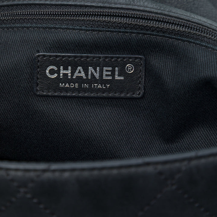Chanel Matelassé Irisé VIP à rabat Cuir de veau Noir – vue 5 – GABY PARIS