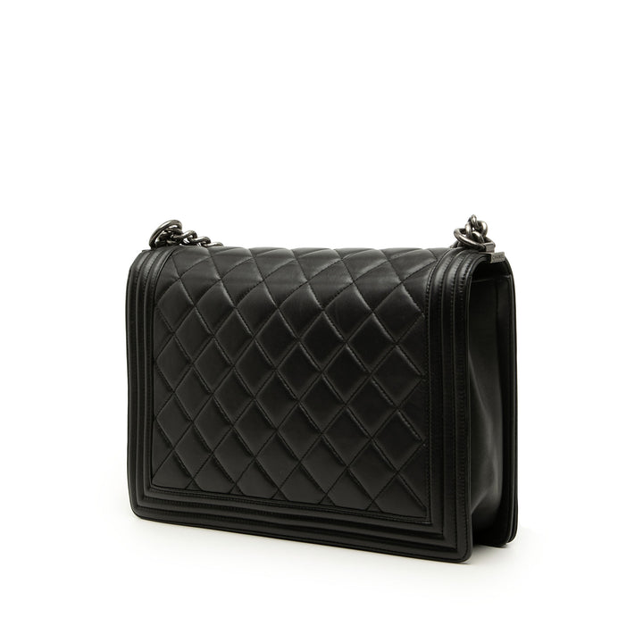 Chanel Matelassé Boy à rabat Grand Cuir d'agneau Noir – vue 2 – GABY PARIS