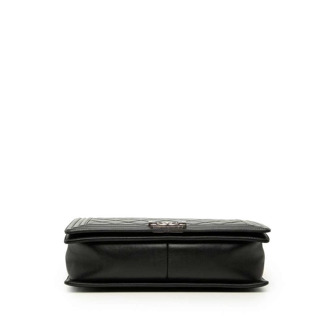 Chanel Matelassé Boy à rabat Grand Cuir d'agneau Noir – vue 3 – GABY PARIS