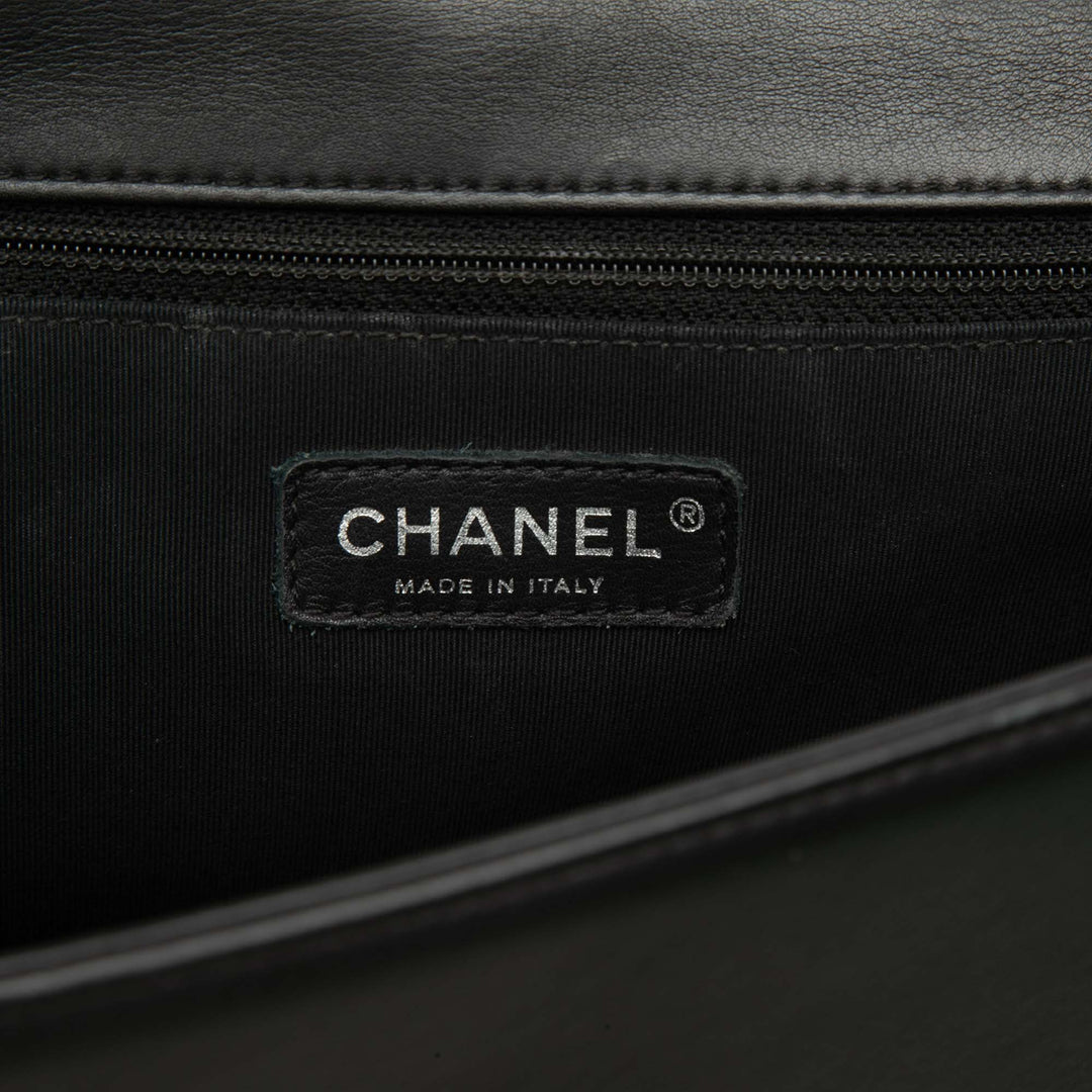 Chanel Matelassé Boy à rabat Grand Cuir d'agneau Noir – vue 5 – GABY PARIS