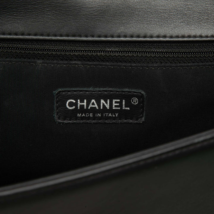 Chanel Matelassé Boy à rabat Grand Cuir d'agneau Noir – vue 5 – GABY PARIS