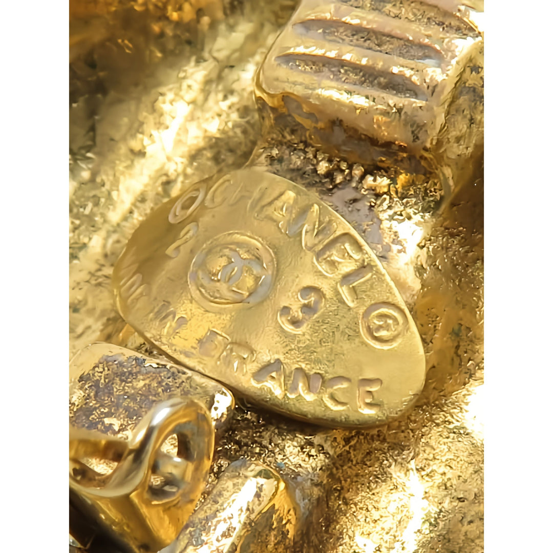 Chanel CC plaqué Cristal Rond À clip Boucles d'oreilles Doré – vue 5 – GABY PARIS