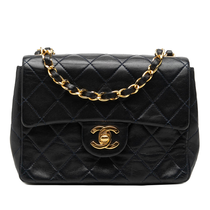 Chanel Sac bandoulière Classic Carré Rabat simple Mini Cuir d'agneau Noir – vue principale – GABY PARIS
