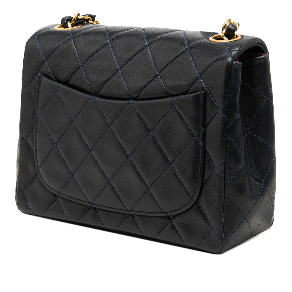 Chanel Sac bandoulière Classic Carré Rabat simple Mini Cuir d'agneau Noir – vue 2 – GABY PARIS