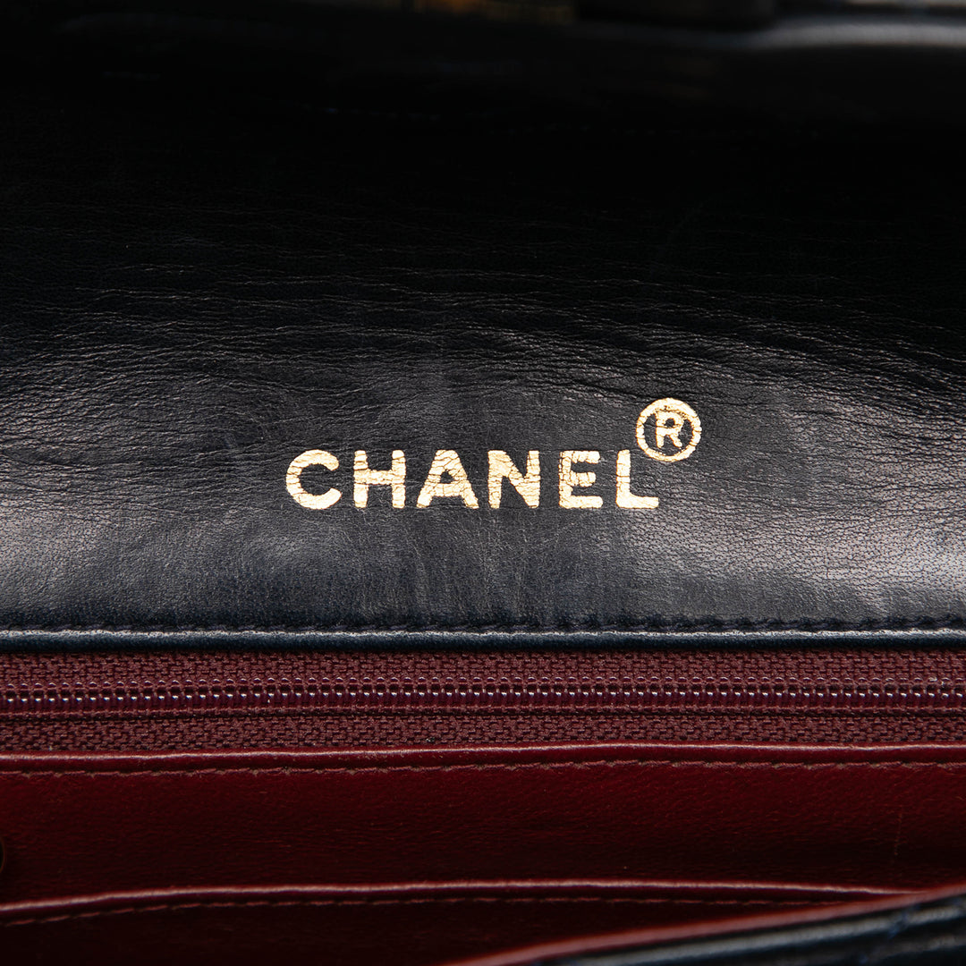 Chanel Sac bandoulière Classic Carré Rabat simple Mini Cuir d'agneau Noir – vue 5 – GABY PARIS