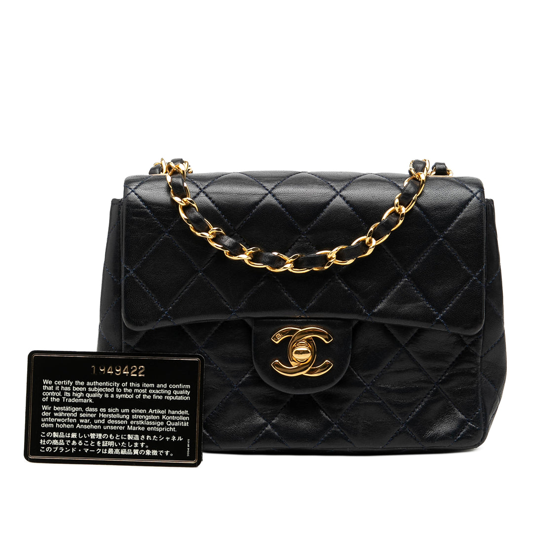 Chanel Sac bandoulière Classic Carré Rabat simple Mini Cuir d'agneau Noir – vue 7 – GABY PARIS