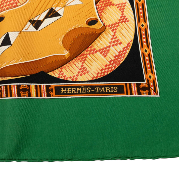 Hermès Carré Au Son Du Tam Tam 90 Vert – vue 3 – GABY PARIS