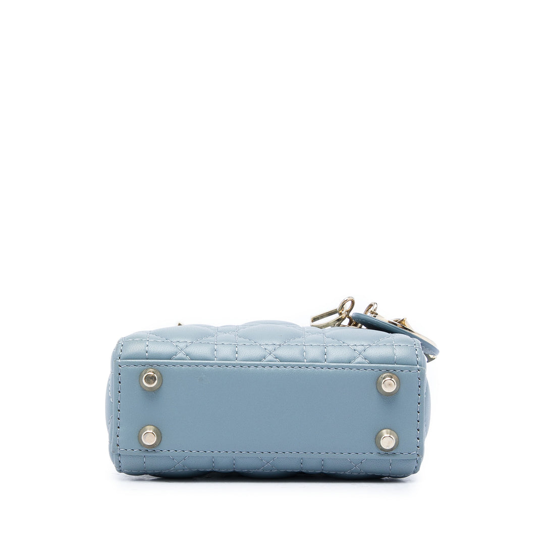 Dior Sac à main Lady Dior Cannage Micro Cuir d'agneau Bleu – vue 3 – GABY PARIS