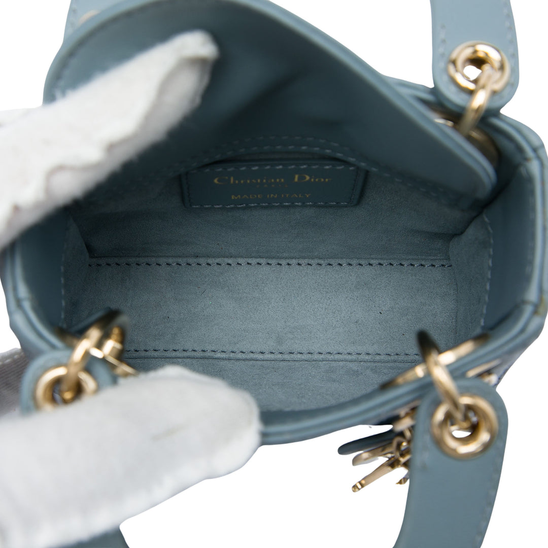 Dior Sac à main Lady Dior Cannage Micro Cuir d'agneau Bleu – vue 4 – GABY PARIS