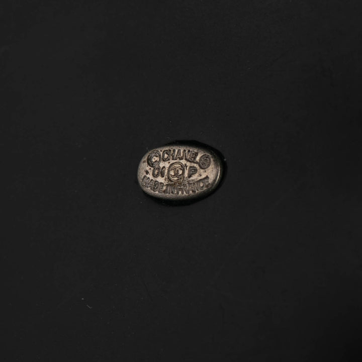 Chanel Resin CC Logo Cuff Bracelet Blanc – GABY PARIS Authentique