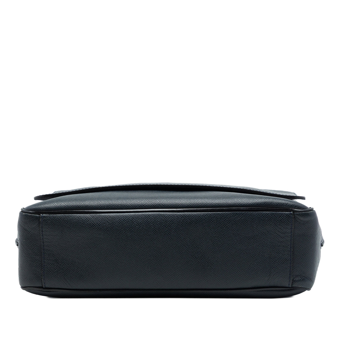 Louis Vuitton Taiga Roman MM Bleu – vue 3 – GABY PARIS