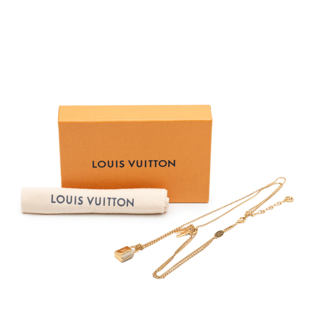 Louis Vuitton plaqué Strass Padlock et Key Pendant Collier Doré – vue 6 – GABY PARIS