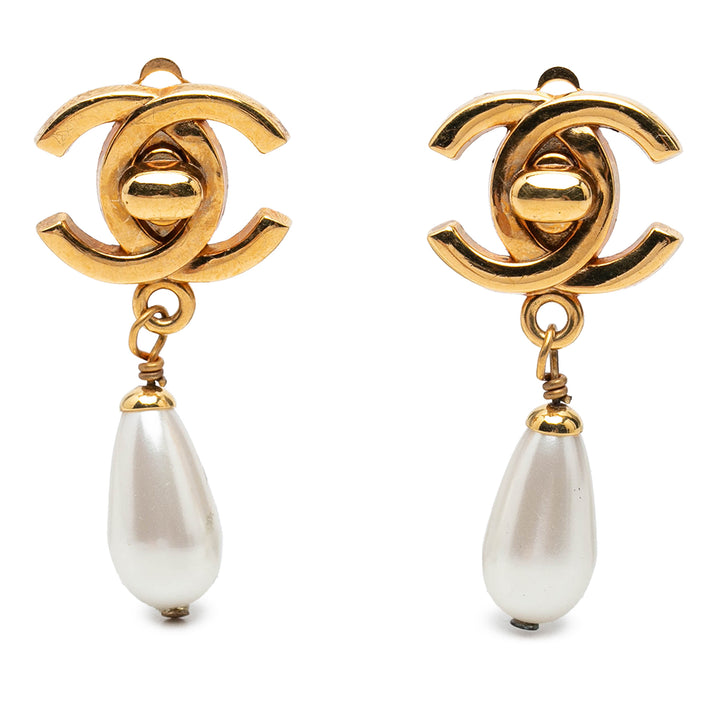 Chanel CC plaqué Perles fantaisie pendantes Turn Lock Clip On Boucles d’oreilles