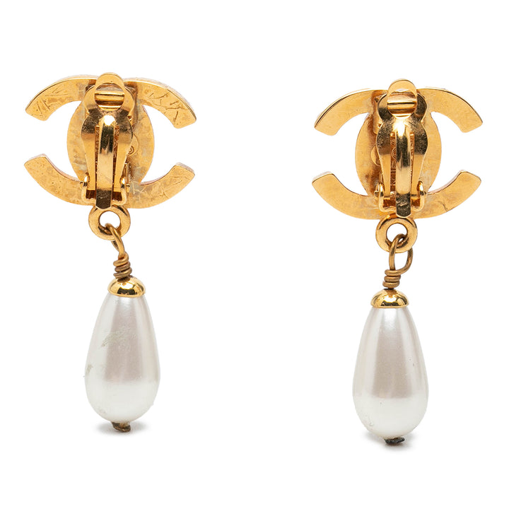 Chanel CC plaqué Perles fantaisie pendantes Turn Lock Clip On Boucles d’oreilles