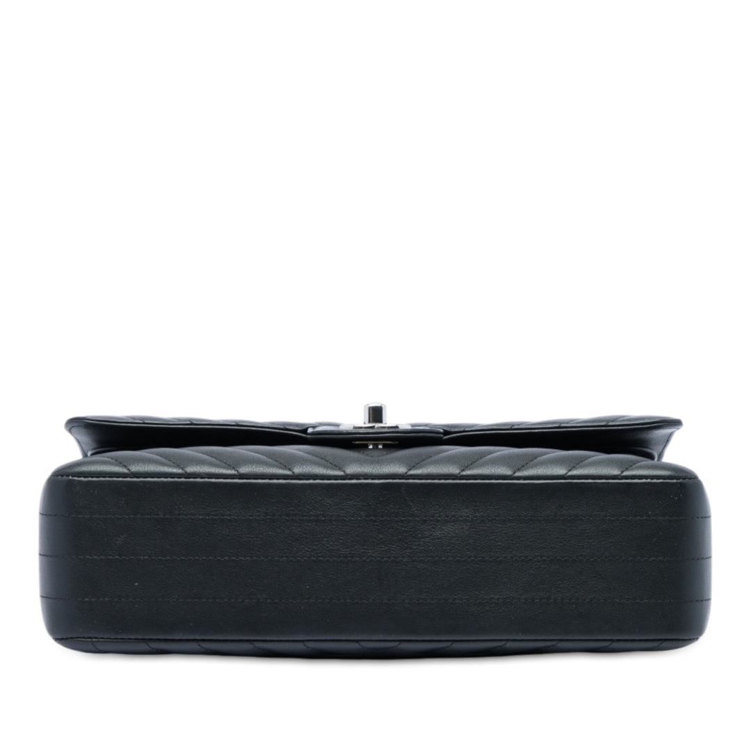 Chanel Sac porté épaule Classic Chevron Double rabat Moyen Cuir d'agneau Noir – vue 3 – GABY PARIS