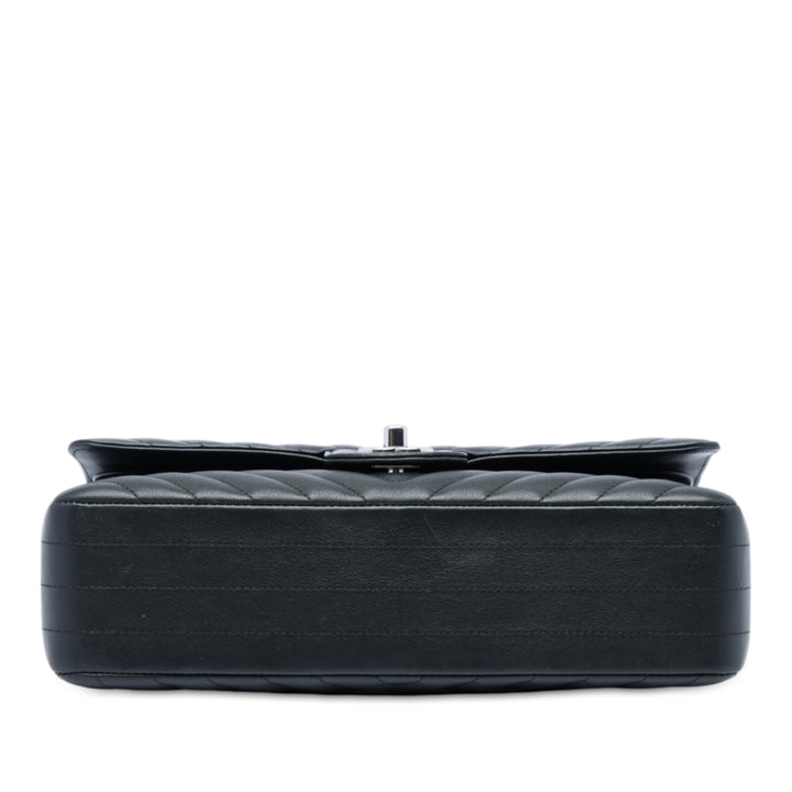 Chanel Sac porté épaule Classic Chevron Double rabat Moyen Cuir d'agneau Noir – vue 3 – GABY PARIS