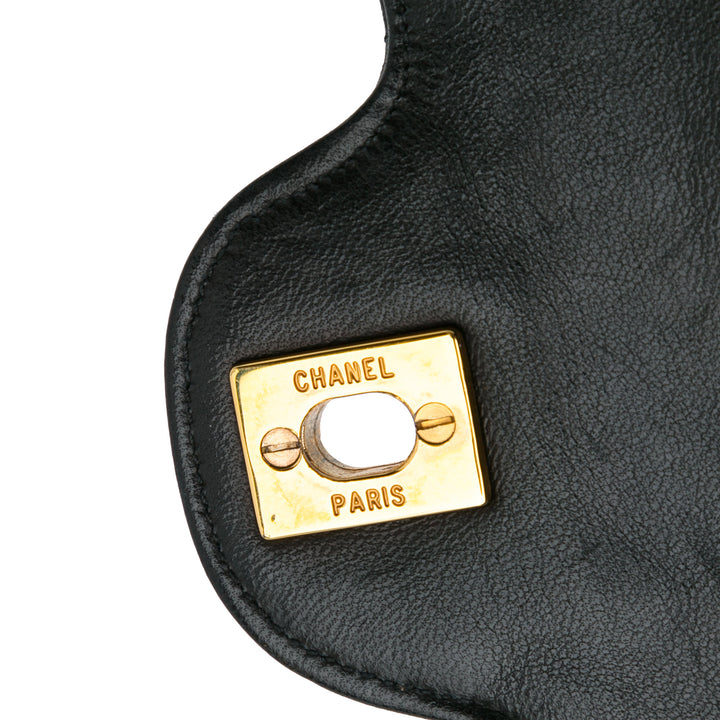 Bolso Chanel pequeño acolchado con doble solapa Negro