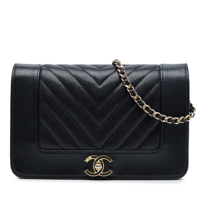 Chanel Chevron Mademoiselle Vintage Wallet on Chain de mouton Noir – vue principale – GABY PARIS
