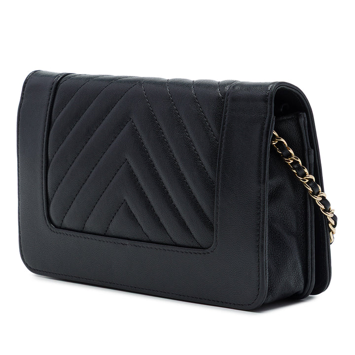 Chanel Chevron Mademoiselle Vintage Wallet on Chain de mouton Noir – vue 2 – GABY PARIS