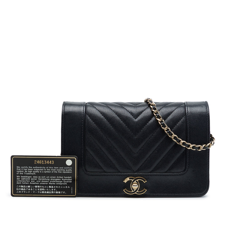Chanel Chevron Mademoiselle Vintage Wallet on Chain de mouton Noir – vue 7 – GABY PARIS
