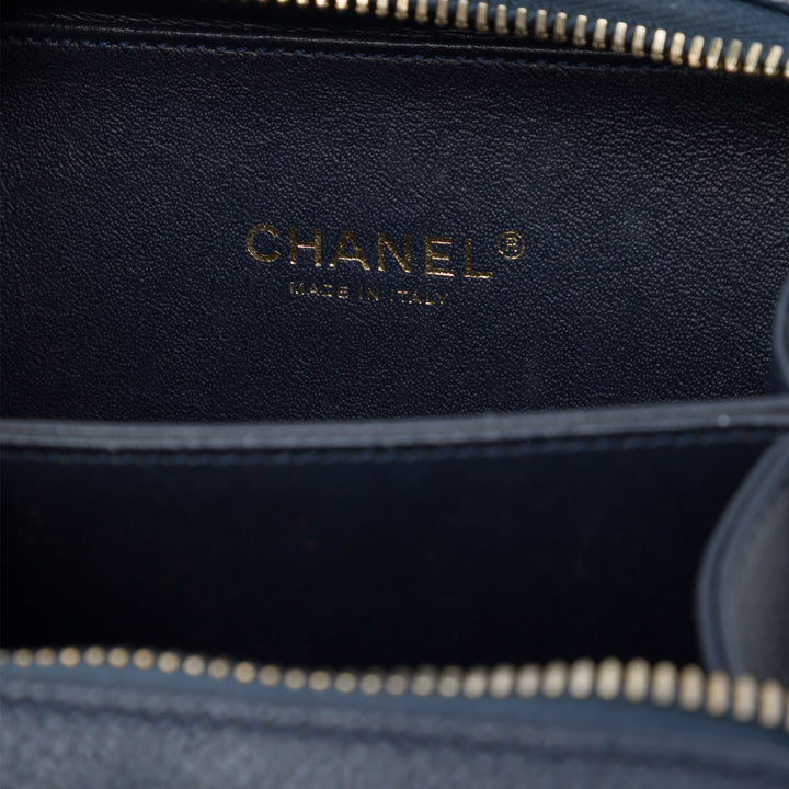 Chanel CC Filigree Vanity Petit Cuir caviar Bleu – vue 5 – GABY PARIS