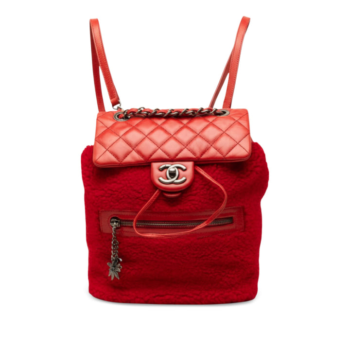Chanel Shearling et Glacé Mountain Sac à dos Petit Cuir de veau Rouge – vue principale – GABY PARIS