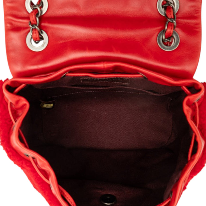 Chanel Shearling et Glacé Mountain Sac à dos Petit Cuir de veau Rouge – vue 4 – GABY PARIS
