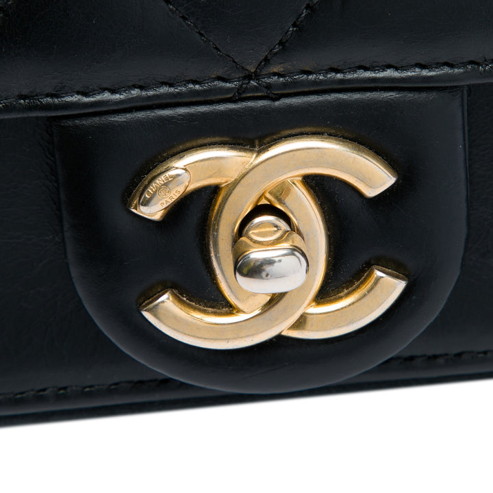 Chanel Matelassé Straight Lined à rabat Mini Cuir de veau Noir