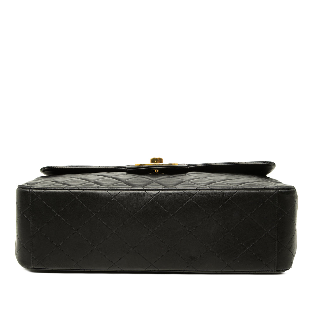 Chanel Sac porté épaule Classic Rabat simple Maxi Cuir d'agneau Noir – vue 3 – GABY PARIS