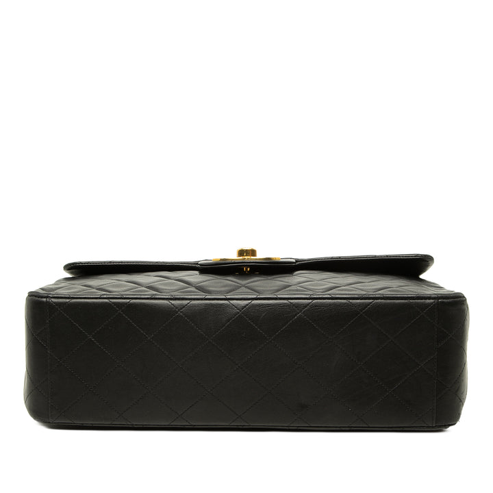 Chanel Sac porté épaule Classic Rabat simple Maxi Cuir d'agneau Noir – vue 3 – GABY PARIS