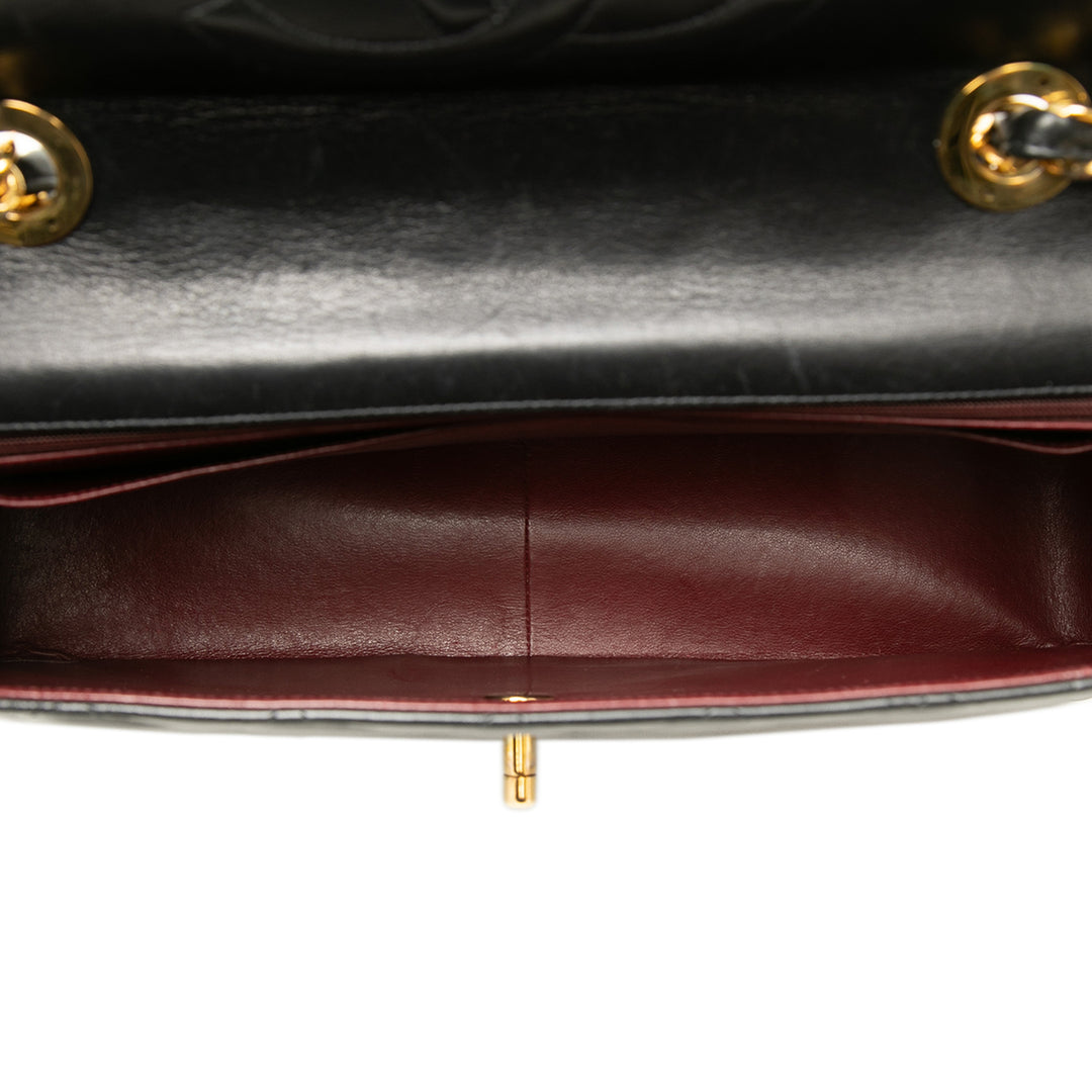 Chanel Sac porté épaule Classic Rabat simple Maxi Cuir d'agneau Noir – vue 4 – GABY PARIS