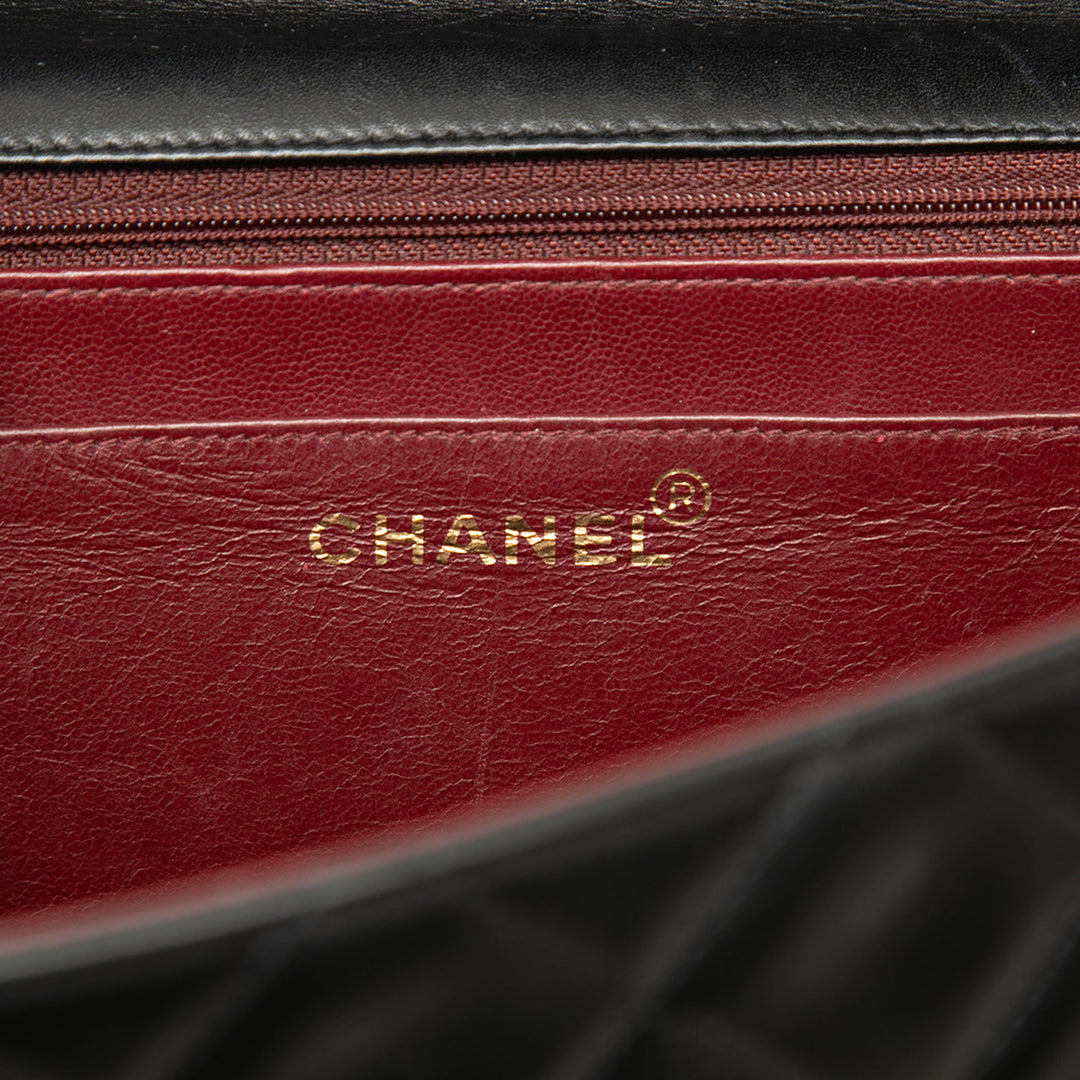 Chanel Sac porté épaule Classic Rabat simple Maxi Cuir d'agneau Noir – vue 5 – GABY PARIS