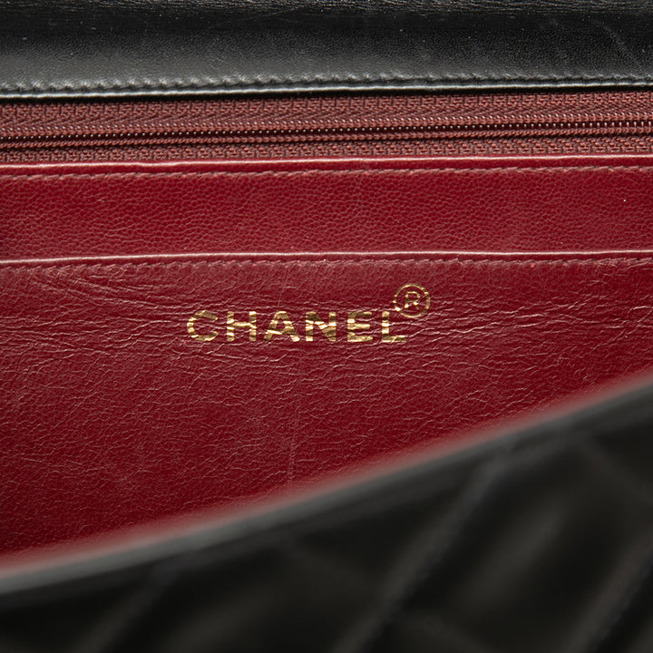 Chanel Sac porté épaule Classic Rabat simple Maxi Cuir d'agneau Noir – vue 5 – GABY PARIS