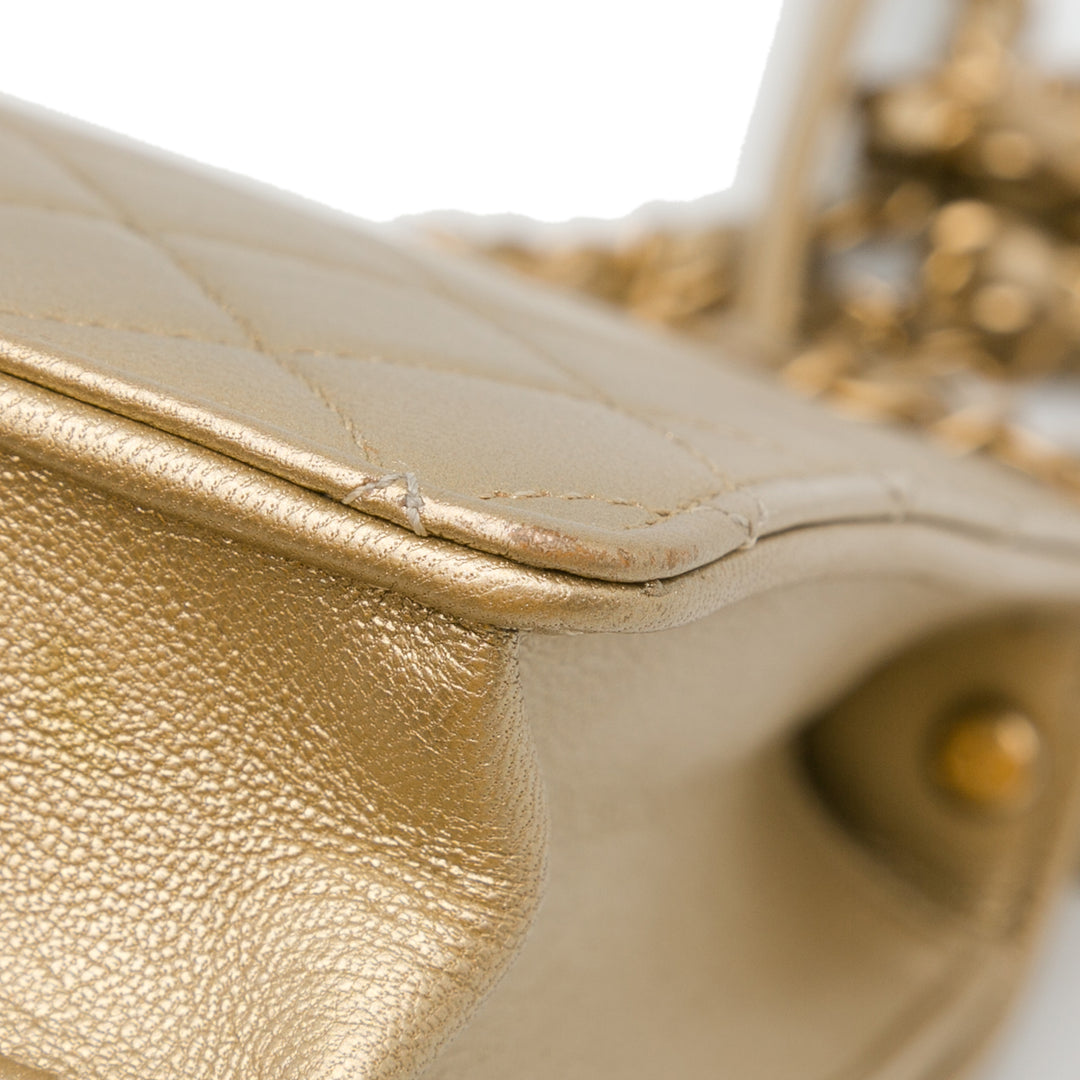 Chanel Small Cuir d’agneau Chic Pearls Flap Doré