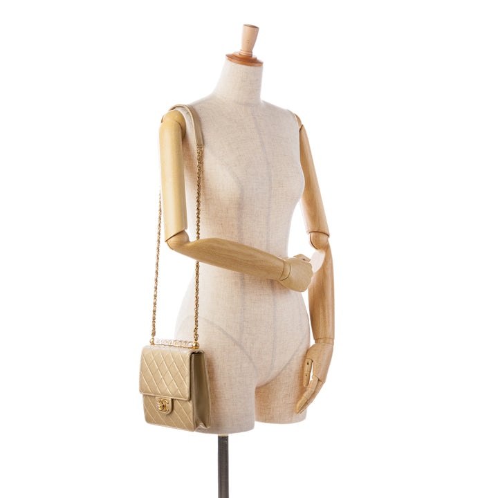Chanel Small Cuir d’agneau Chic Pearls Flap Doré