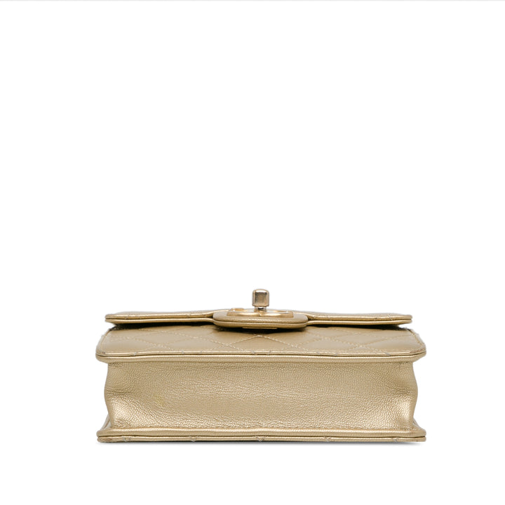 Chanel Small Cuir d’agneau Chic Pearls Flap Doré