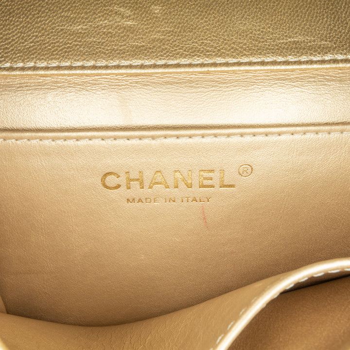 Chanel Small Cuir d’agneau Chic Pearls Flap Doré