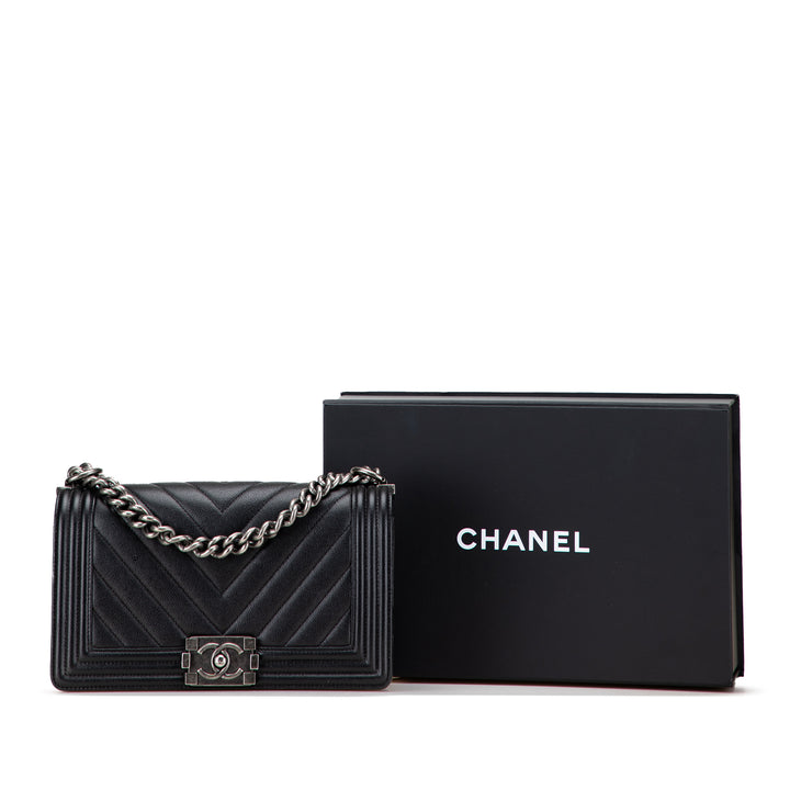 Chanel Old Medium Chevron Caviar Boy Flap Noir – GABY PARIS Authentique